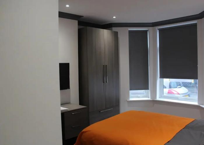 Townhouse @ 282 Walthall Street Crewe