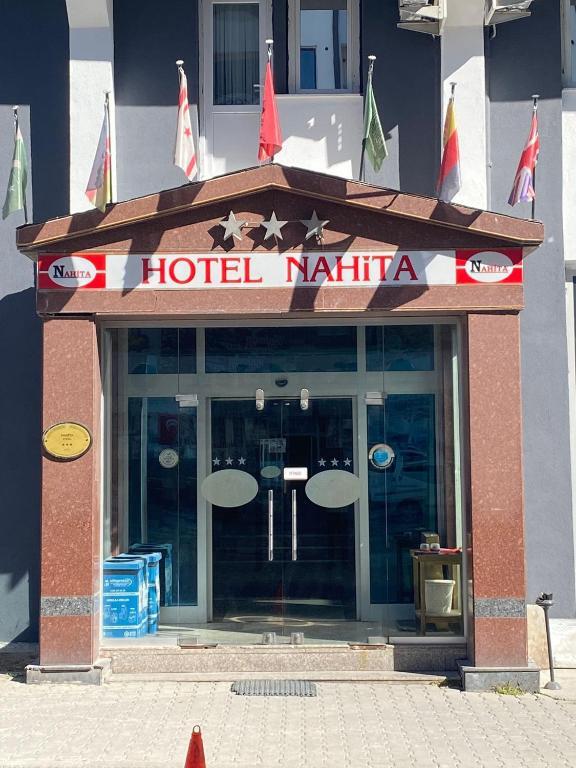 Nahi̇ta Hotel