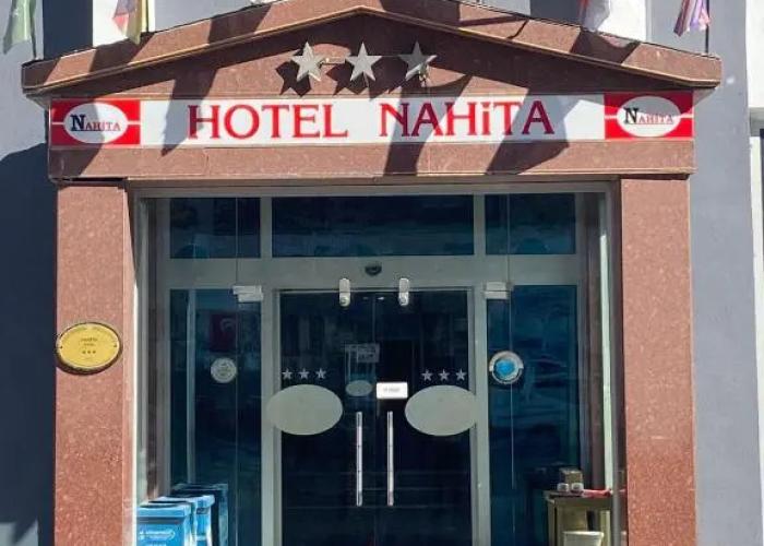 Nahi̇ta Hotel