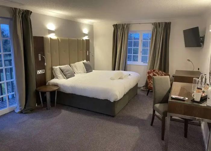The George Hotel