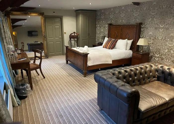 The George Hotel