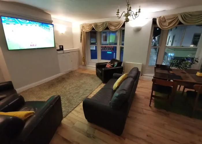 Huge 6-bed Apartment in Darlington Centre