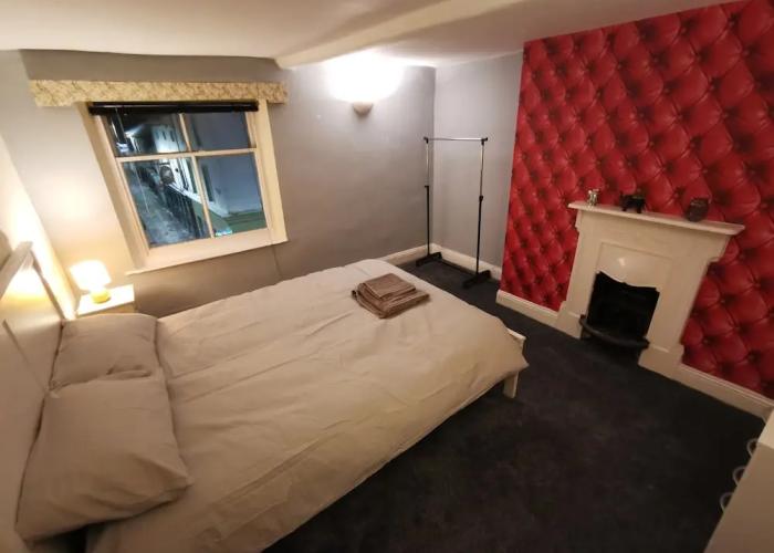Huge 6-bed Apartment in Darlington Centre