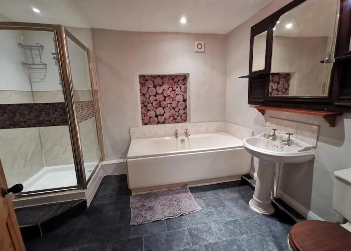 Huge 6-bed Apartment in Darlington Centre