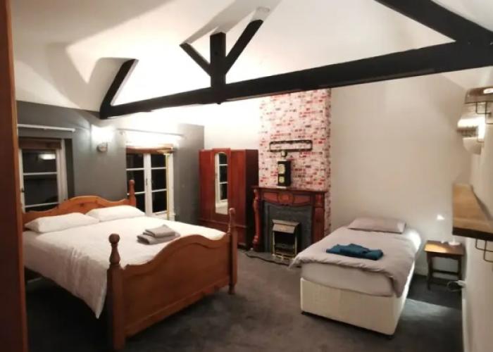 Huge 6-bed Apartment in Darlington Centre