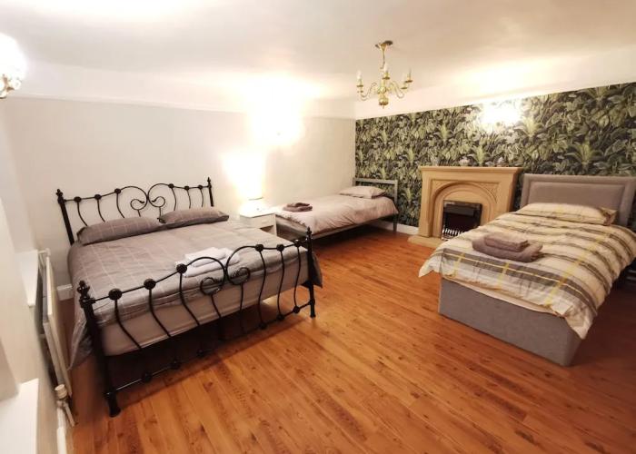 Huge 6-bed Apartment in Darlington Centre