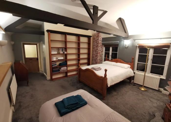 Huge 6-bed Apartment in Darlington Centre