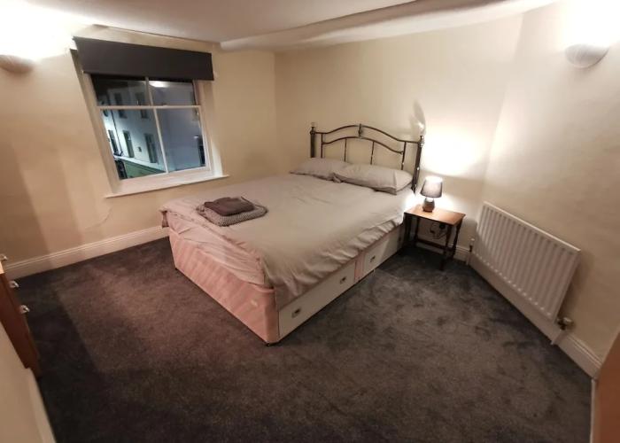 Huge 6-bed Apartment in Darlington Centre