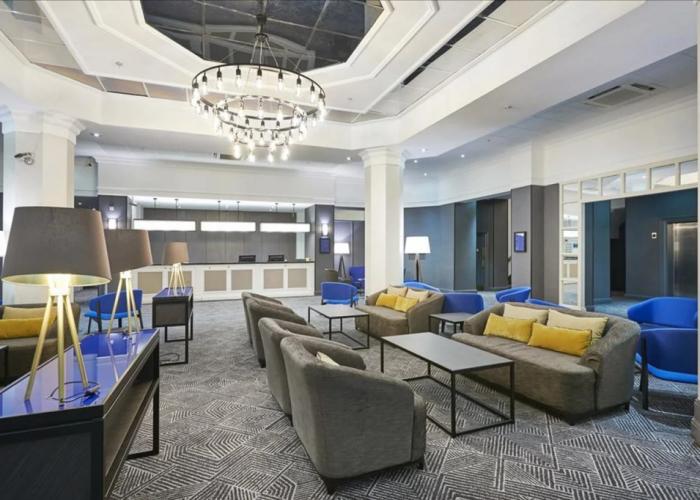 DoubleTree by Hilton Dartford Bridge