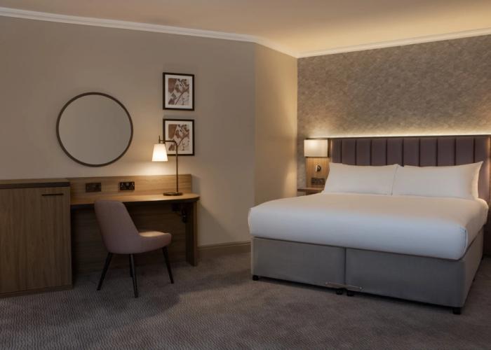 DoubleTree by Hilton Dartford Bridge