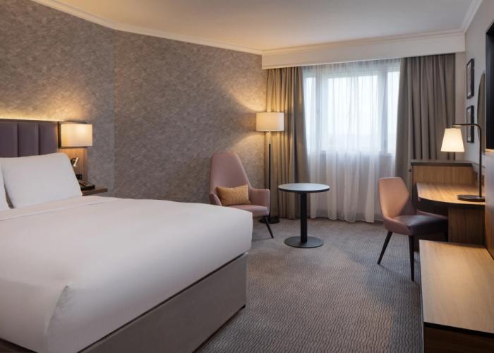 DoubleTree by Hilton Dartford Bridge
