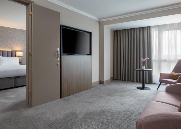 DoubleTree by Hilton Dartford Bridge
