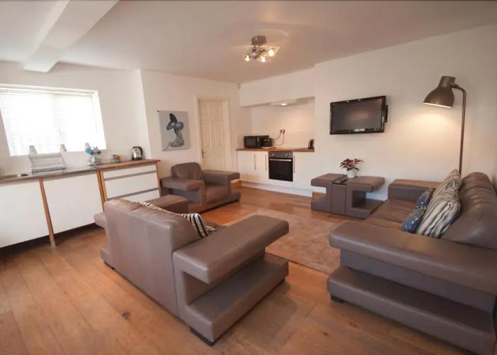 Just B - Apartment 4