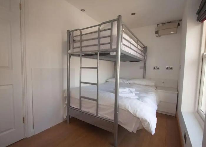 Just B - Apartment 4