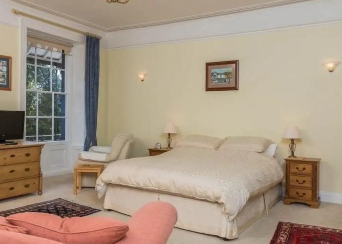 Lammas Park House