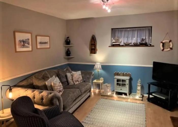 Lovely 5 Person Chalet in St Margaret's at Cliffe
