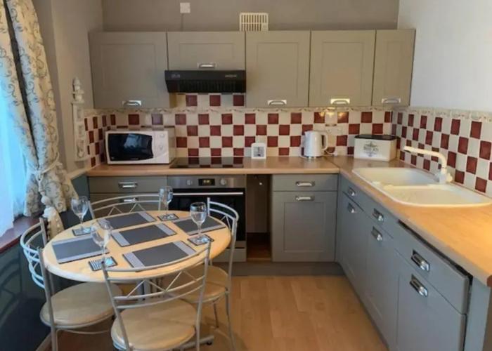 Lovely 5 Person Chalet in St Margaret's at Cliffe
