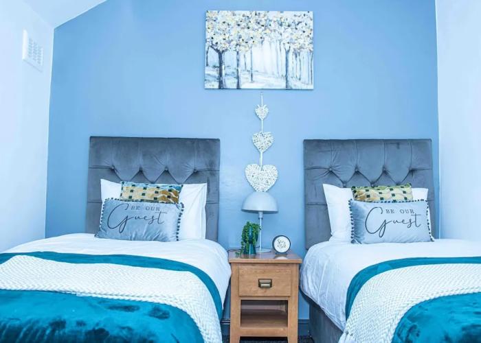 Dudley 3bedroom Home-perfect for Long & Short Stay