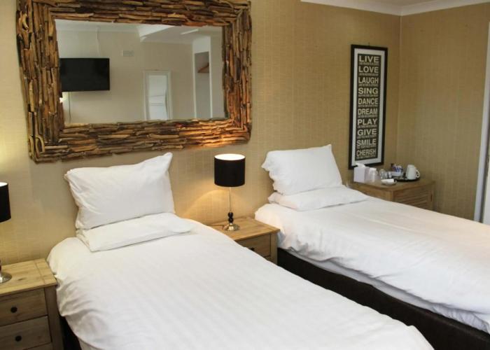 Honest Lawyer Hotel