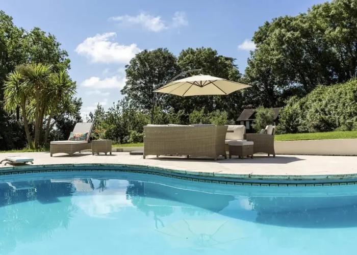 Villas_and_Bungalows Sleeps10/18-parking-garden-pool-hottub-balcony