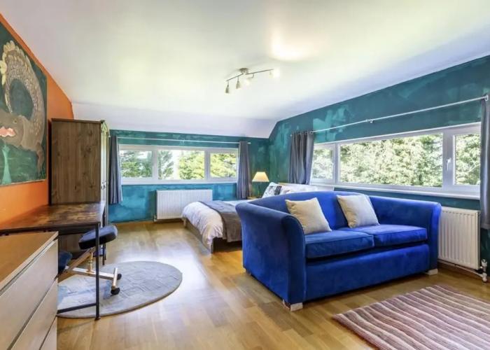Villas_and_Bungalows Sleeps10/18-parking-garden-pool-hottub-balcony