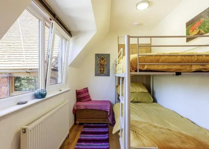 Villas_and_Bungalows Sleeps10/18-parking-garden-pool-hottub-balcony