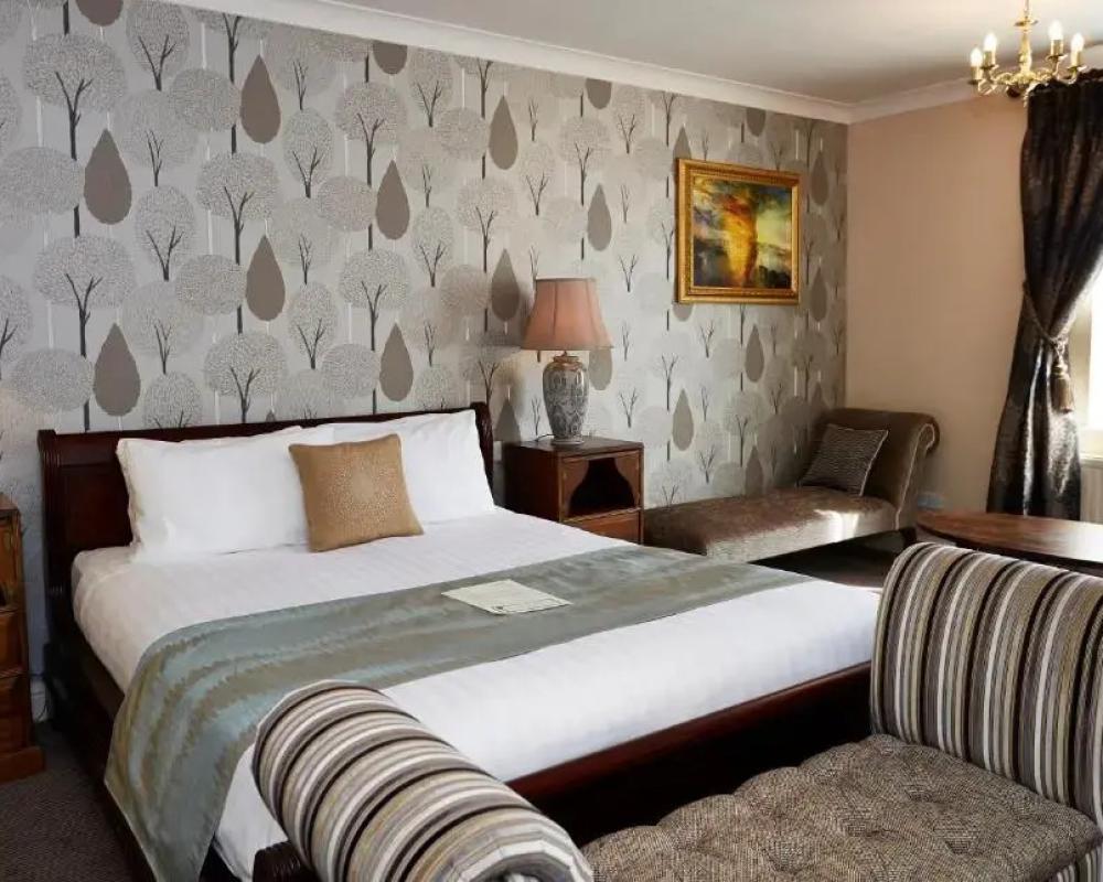 Red Lion Hotel by Greene King Inns