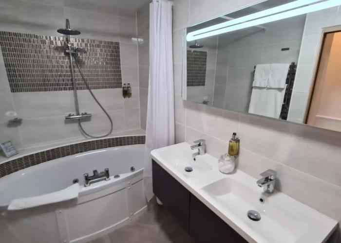 Farnham House Hotel