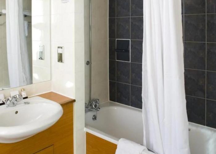 Surya Hogs Back Hotel and Spa