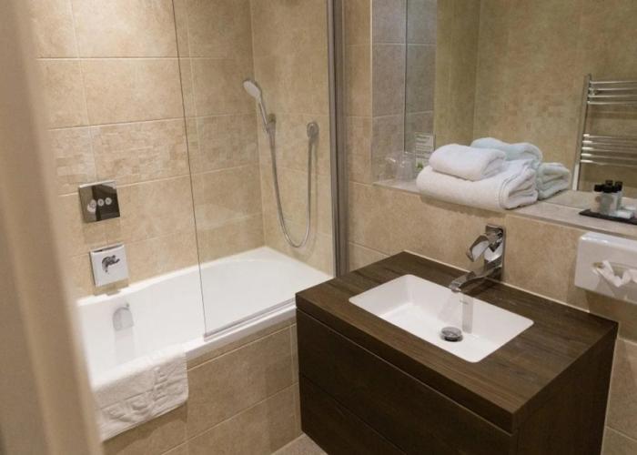 Surya Hogs Back Hotel and Spa