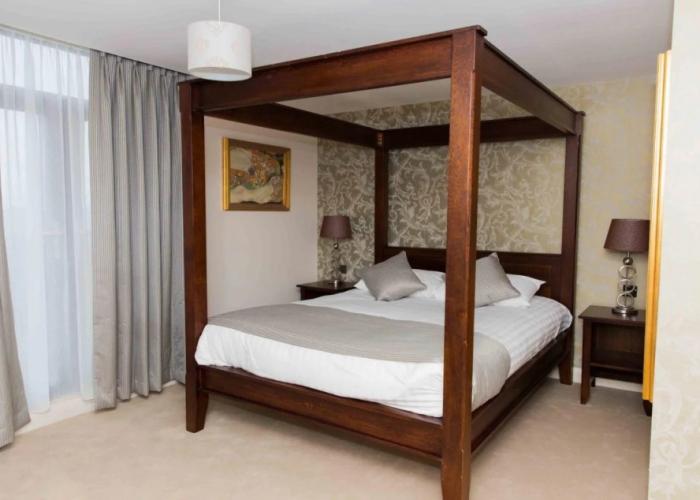 Surya Hogs Back Hotel and Spa