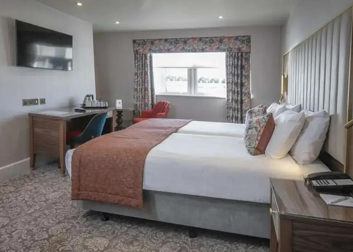 Clifton Hotel