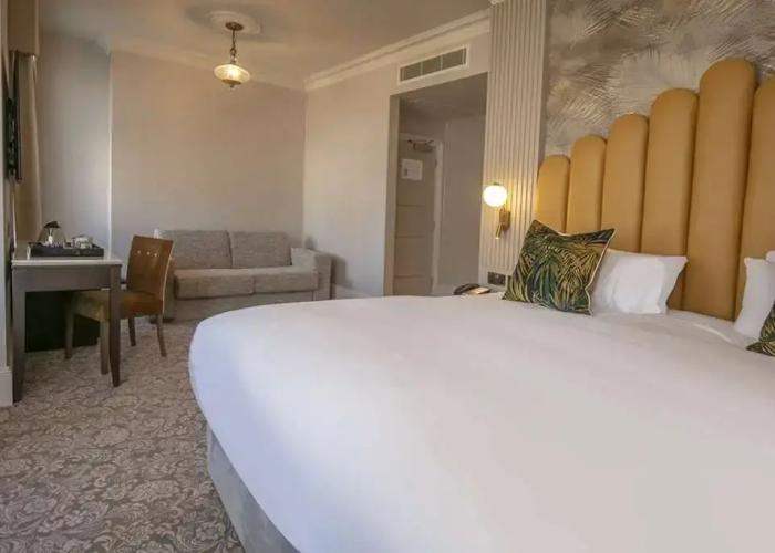 Clifton Hotel