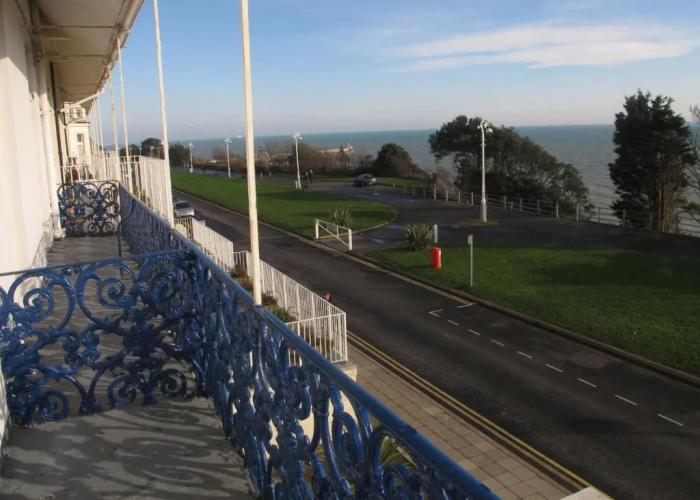 OYO The Southcliff Hotel