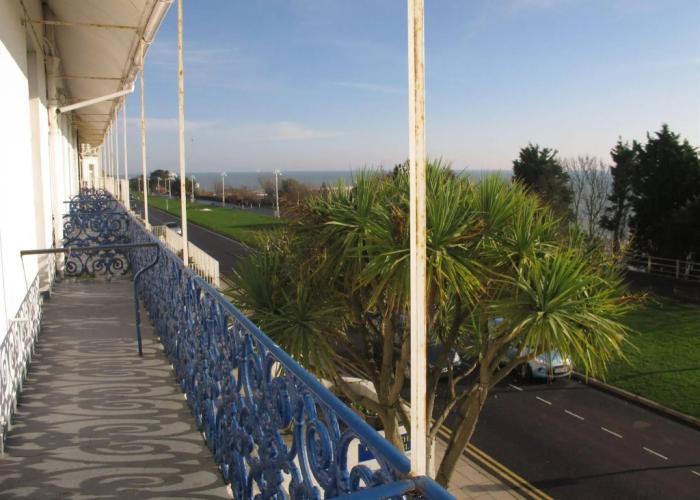 OYO The Southcliff Hotel