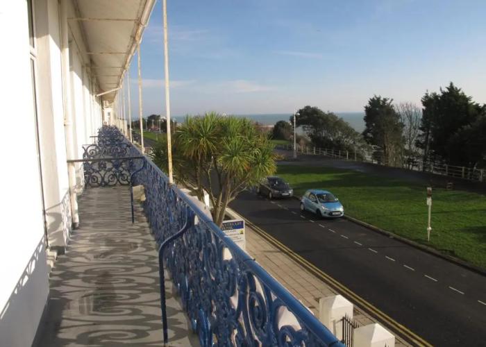 OYO The Southcliff Hotel
