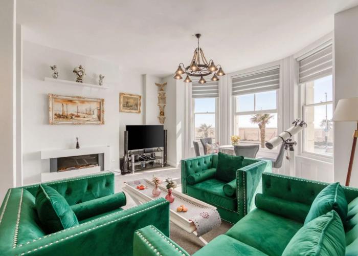 Apartment in Folkestone Near Sandgate Beach