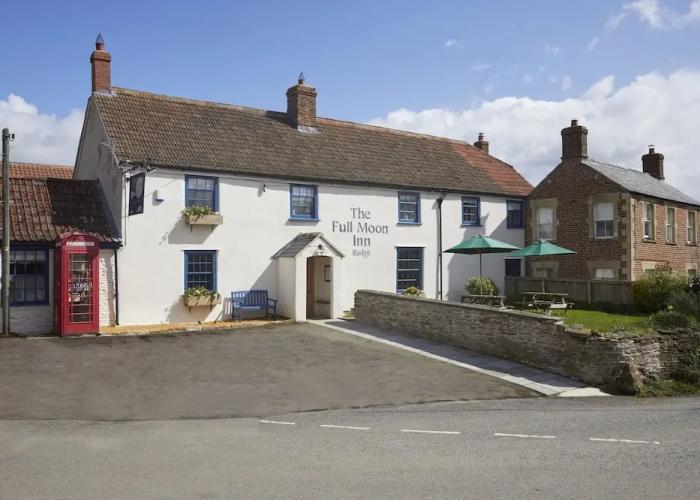 The Full Moon Inn