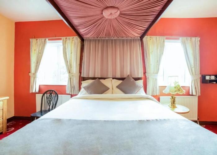 OYO The Royal Hotel