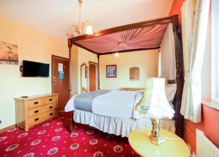 OYO The Royal Hotel