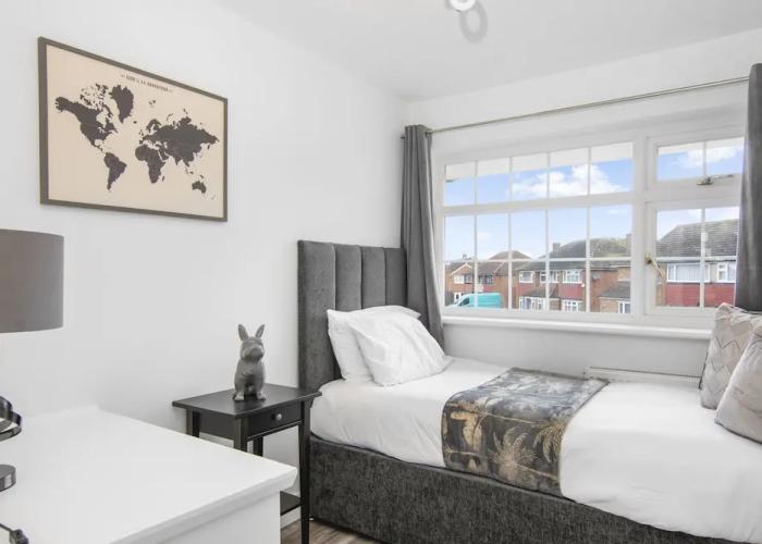 Beautiful Gravesend 3 Beds by Jada Homes