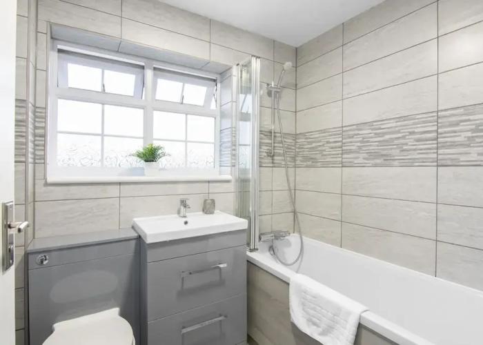 Beautiful Gravesend 3 Beds by Jada Homes