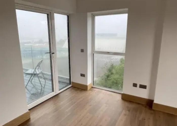 Exquisite Riverside Living in a Stunning Flat