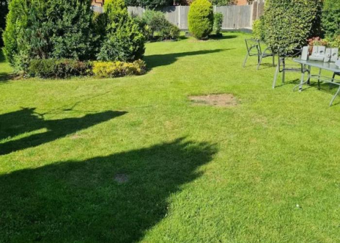1 Bedroom Annex - 2 Mins From Train Station