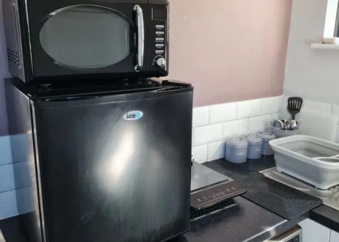 1 Bedroom Annex - 2 Mins From Train Station