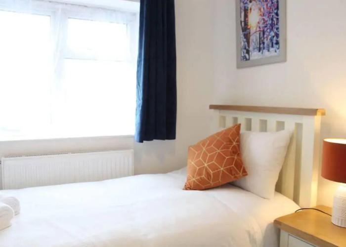 Apartment 6guests-parking-nearstansted-accessible