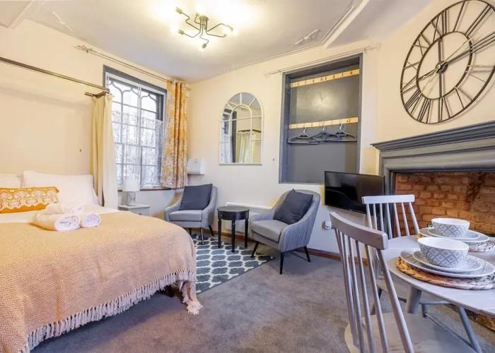 Host Stay Merchant House Studio