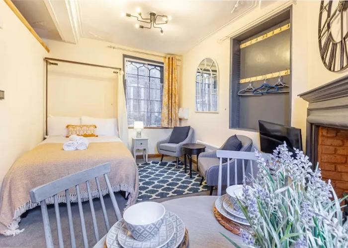Host Stay Merchant House Studio