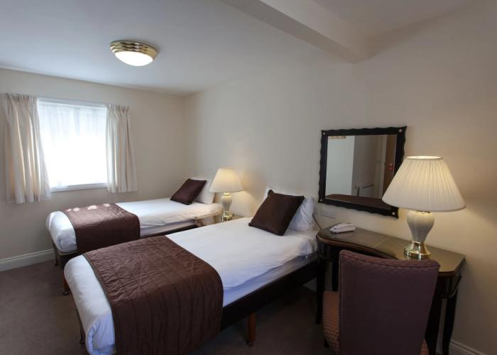 Russ Hill Hotel
