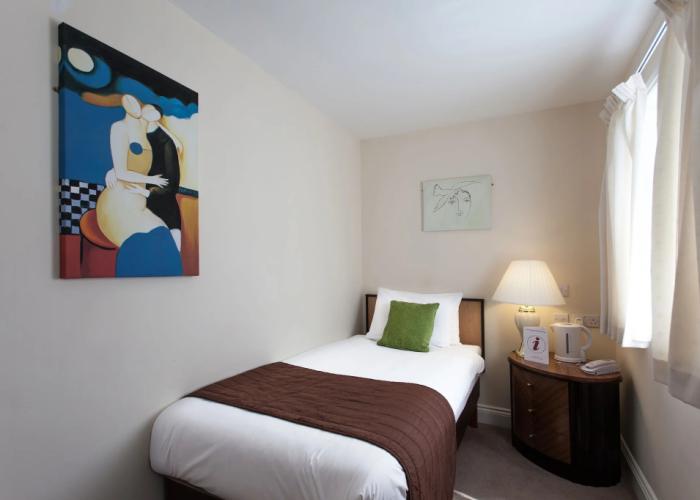 Russ Hill Hotel